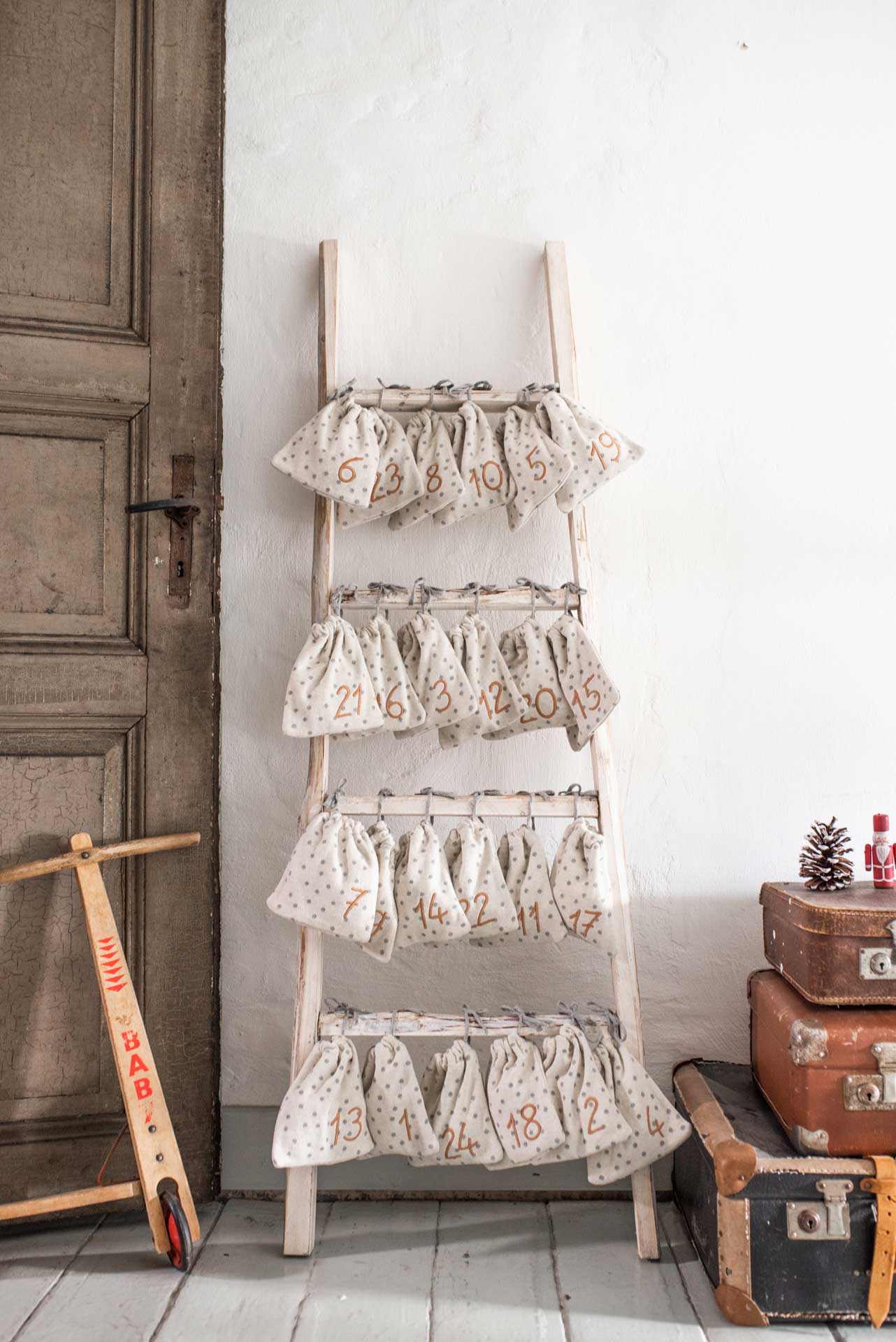 avaundyves_7088_adventskalender_beutel_beige-grau_03