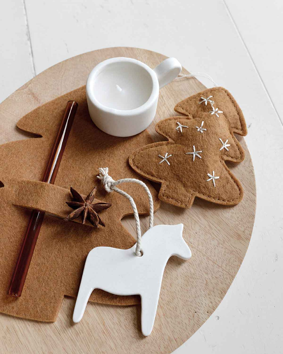 dd-tannenbaum_ton_baumschmuck_weiss_03