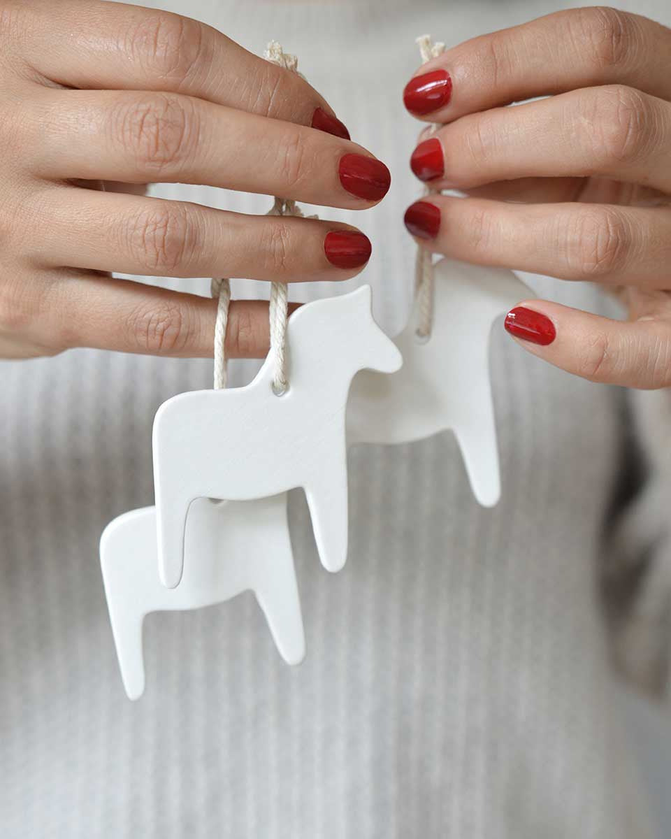 dd_dala_pferd_ton_baumschmuck_weiss_02