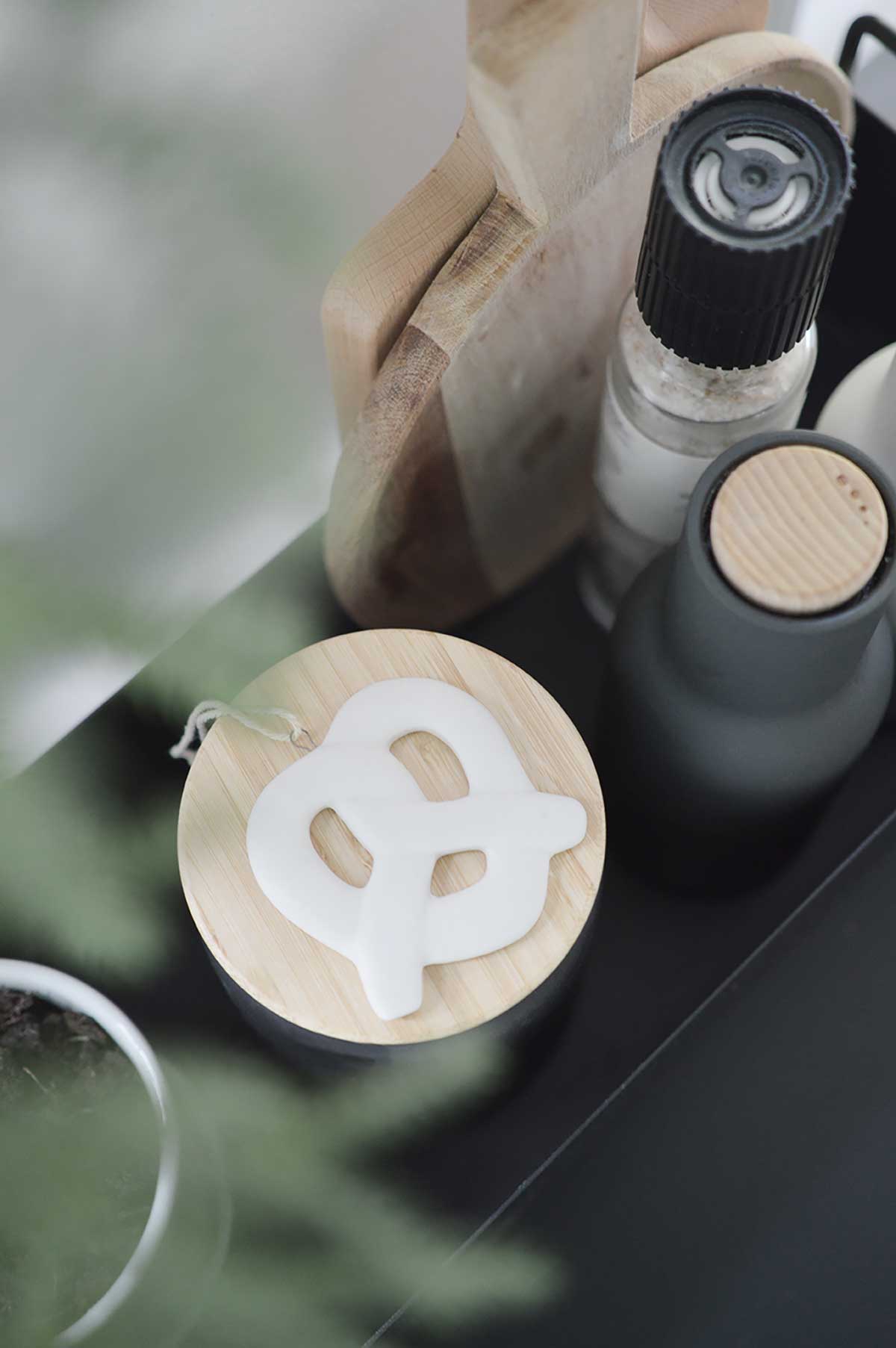 DD-138-22-1-Brezel_Christbaumschmuck_weisS_01