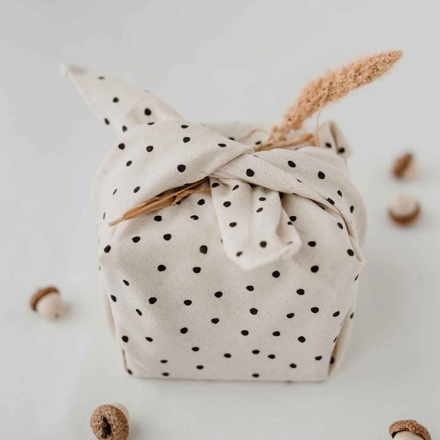 eulenschnitt_stoff_geschenkpapier_punkte_photocredits_maggymelzer_04