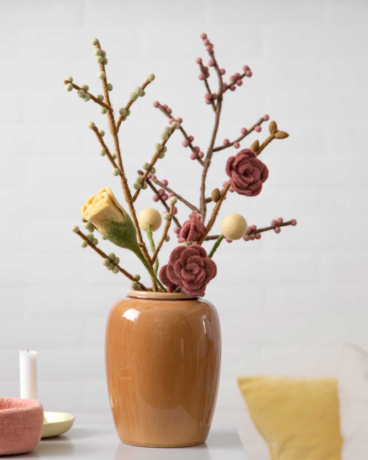 Zweig mit Beeren Filzblume 60 cm