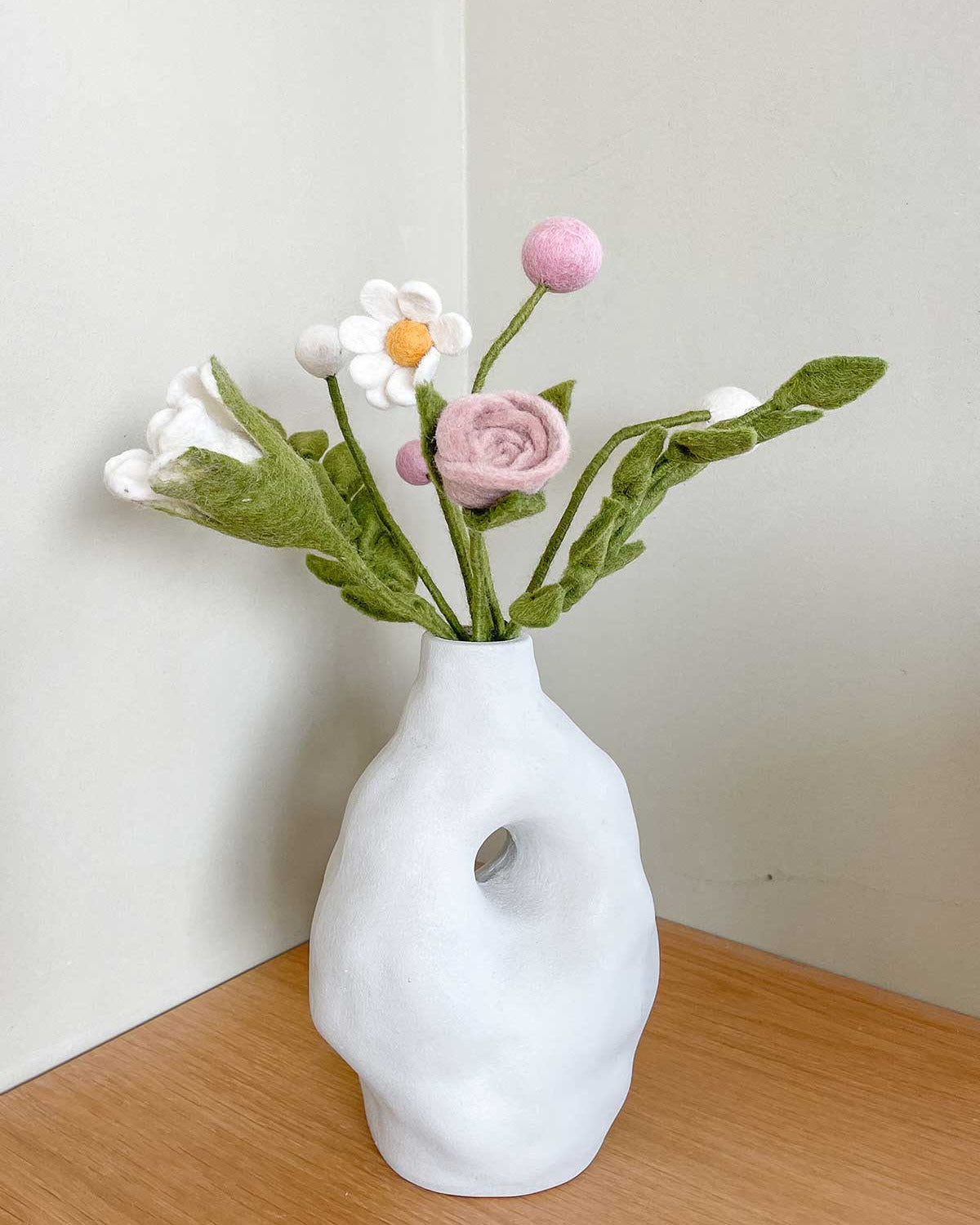 Blumenstrauß Filzblumen 9 Stück weiss/rosa