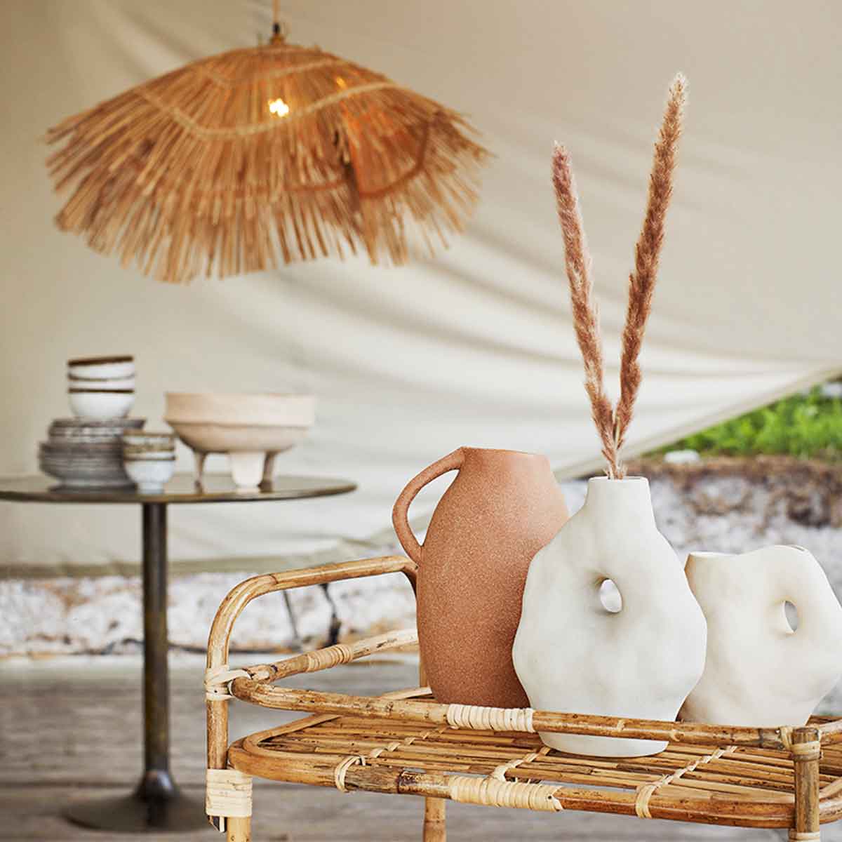 madamstoltz_yt210033bge_vase_beige_22cm_01