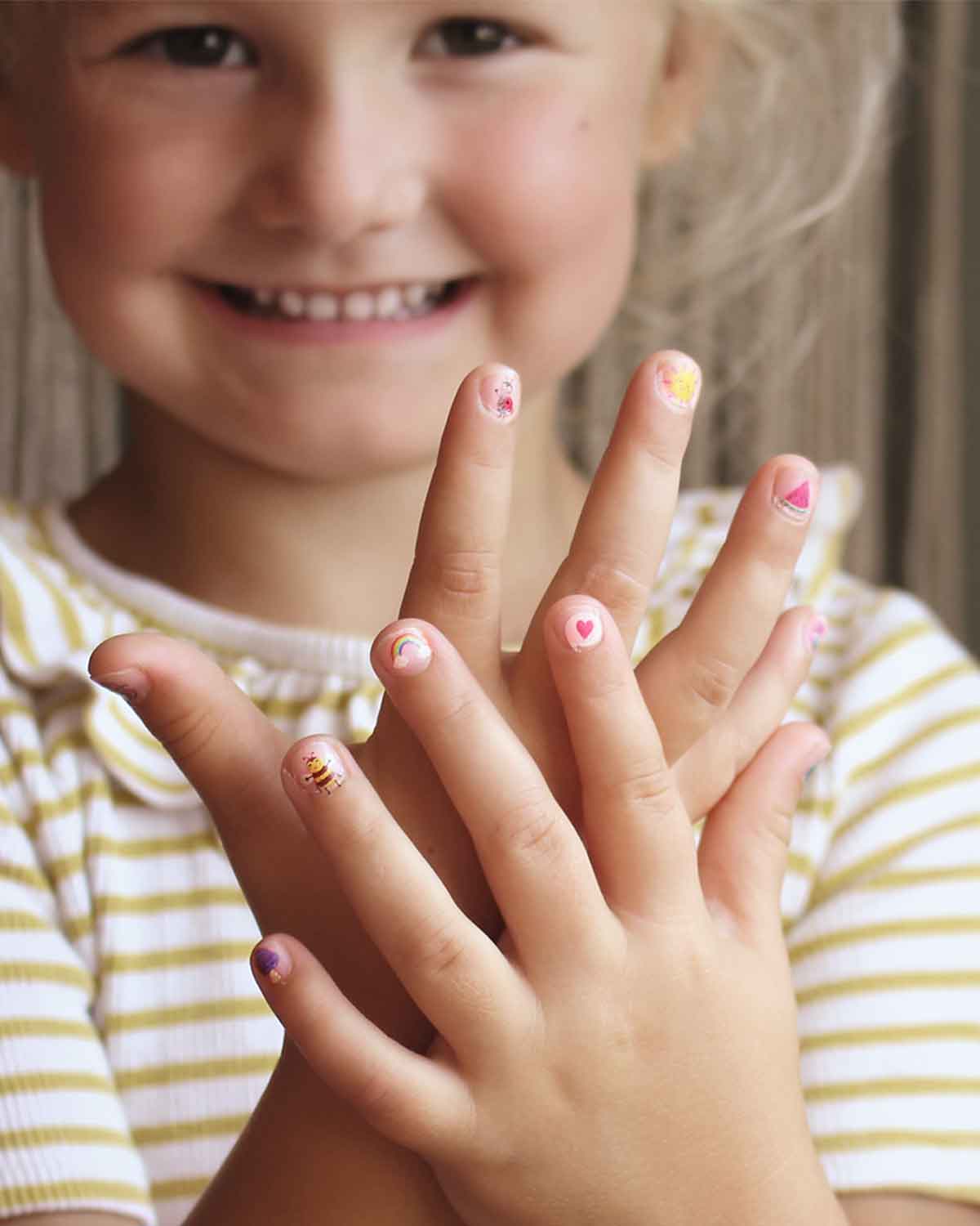 Krabbelkäfer Fingernagel-Tattoos 60 Stück