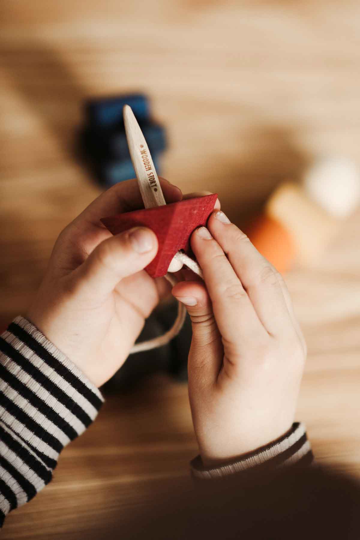 XL Holznadel Montessori Spielzeug 9 cm