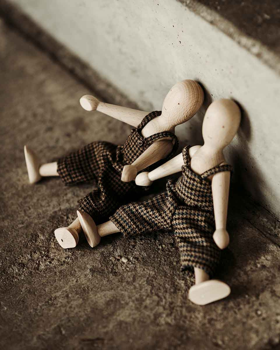 Holzpuppe Lala mit Hose Montessori Spielzeug 19 cm