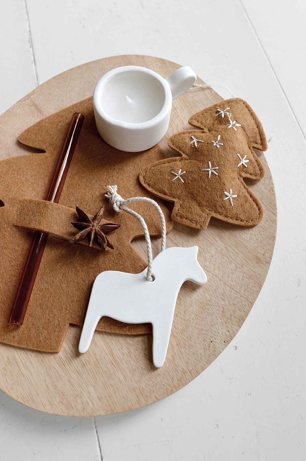 dd-tannenbaum_ton_baumschmuck_weiss_03