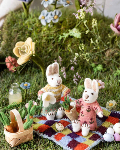 Hase mit Schneeglöckchen 12 cm