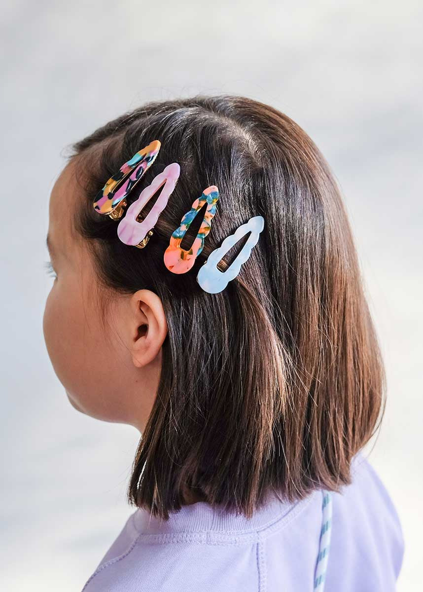 mimi-lula-haarklammer-kinder-acetate | kinde mit haarklammern im haar