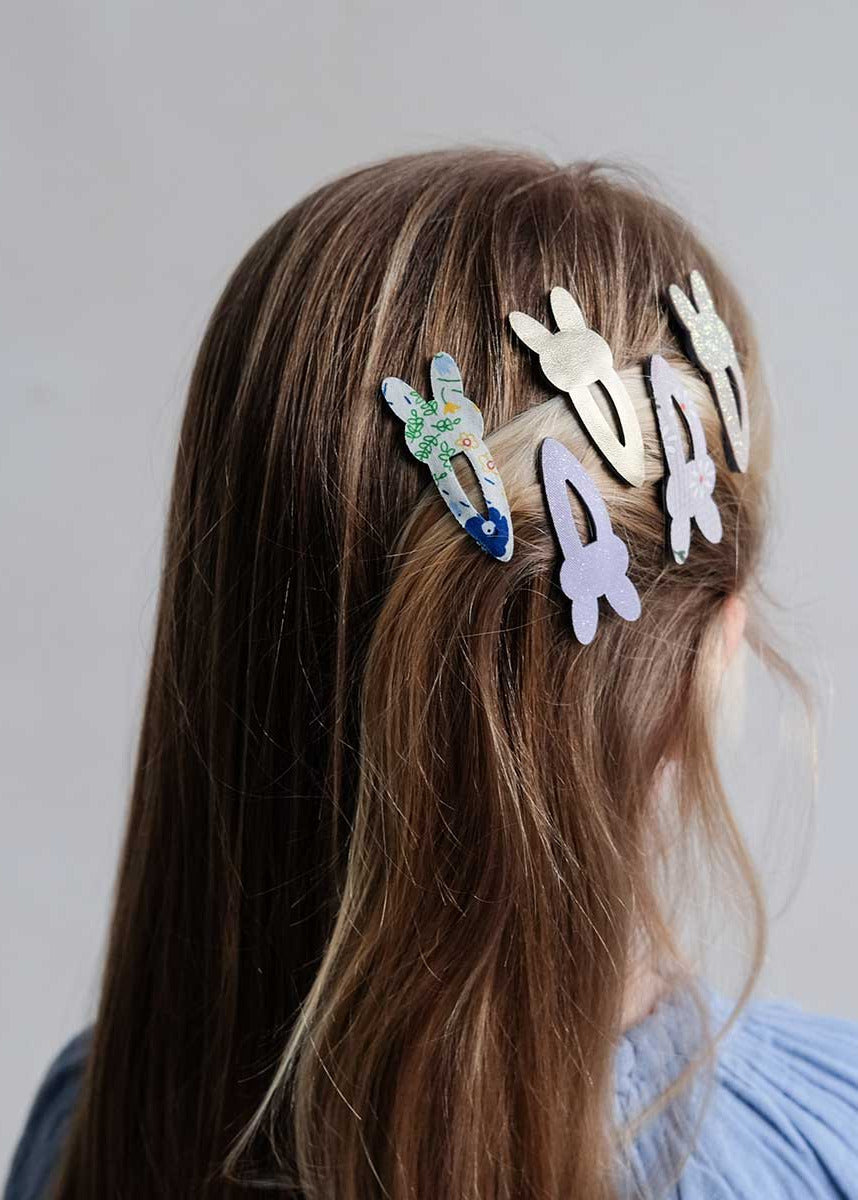 mimi-lula-haarklammer-kinde-hasen | kind mit hasen haarklammern im haar
